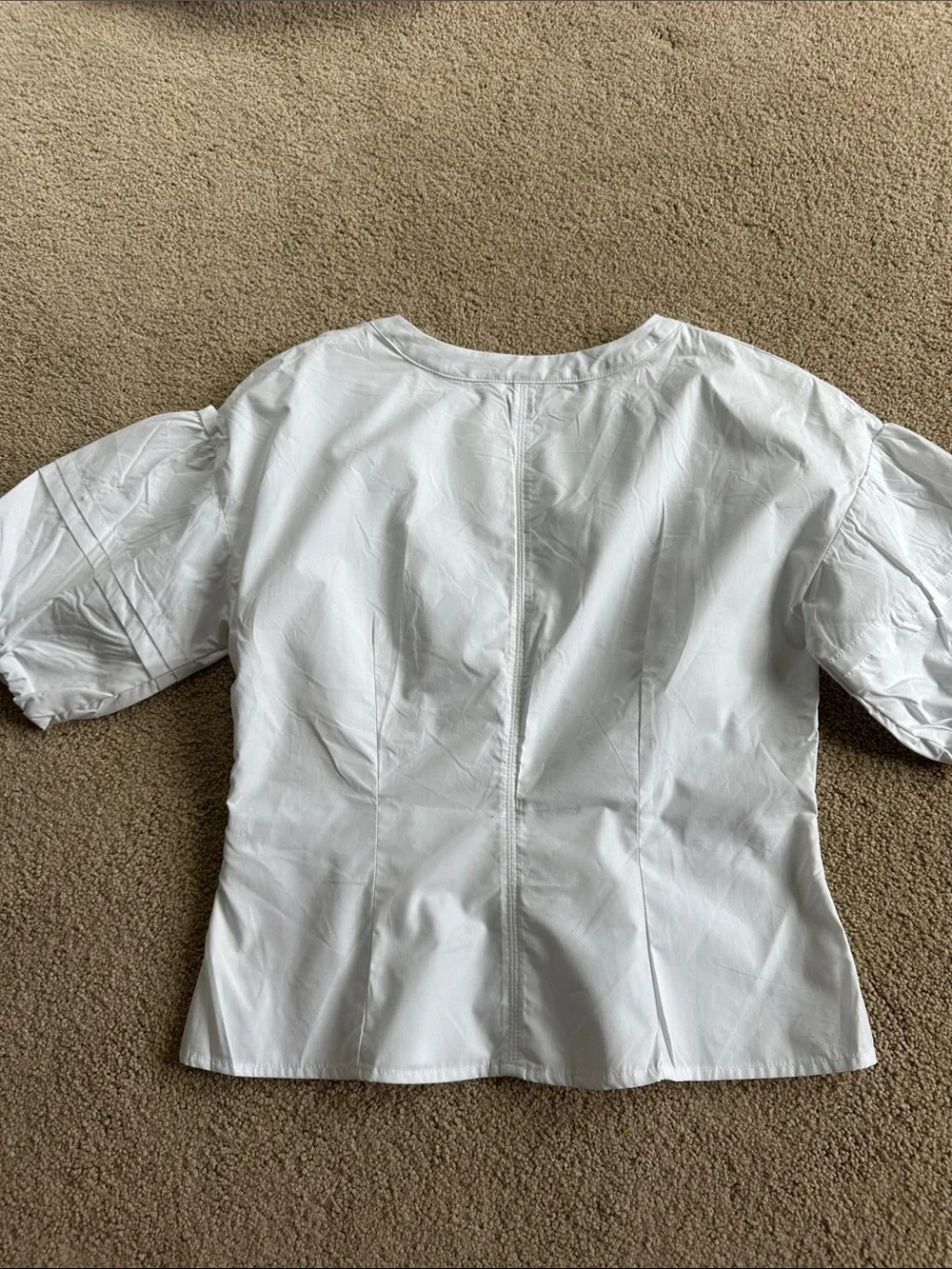 Banana Republic poplin cotton White V-Neck Puff-Sleeve Blouse. Cinched waist